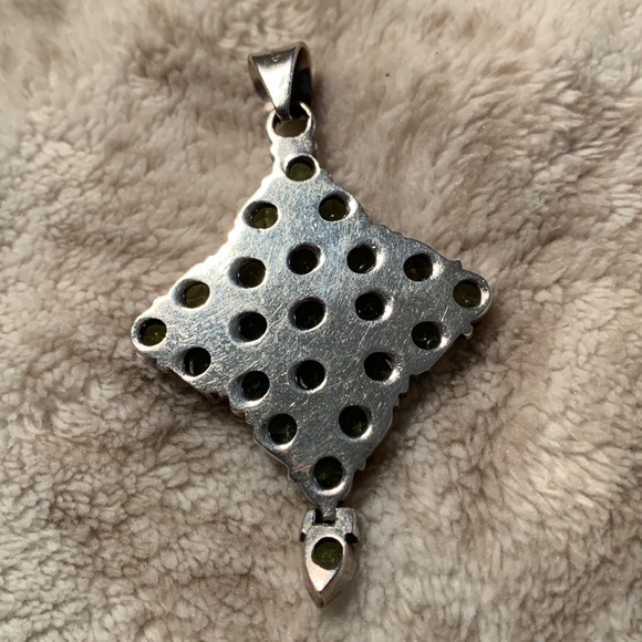 Sterling silver and peridot pendant - Picture 4 of 7